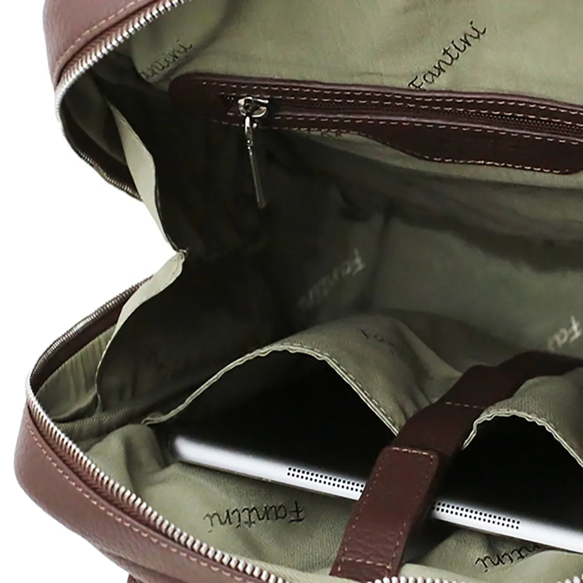 Brūna ādas sieviešu mugursoma ar iekšējo iPad nodalījumu
