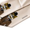 Foulard_beige_kā_apvienot_uz_sieviešu_audumiem_ar_runci